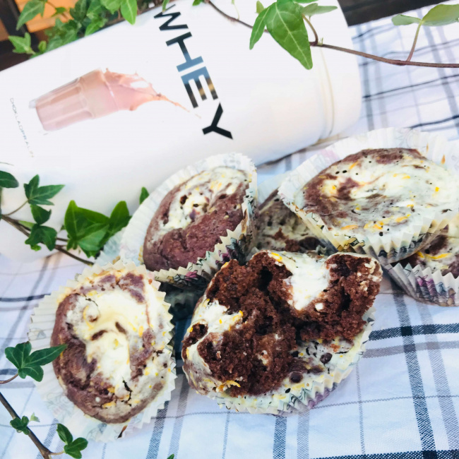 Chokladproteiinimuffinssit appelsiinikierteellä
